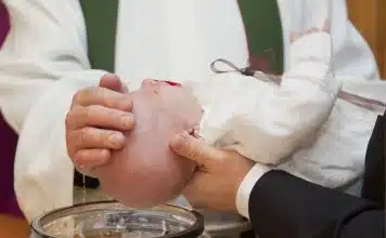 Les Meilleurs Cadeaux Pampers pour un Baptême